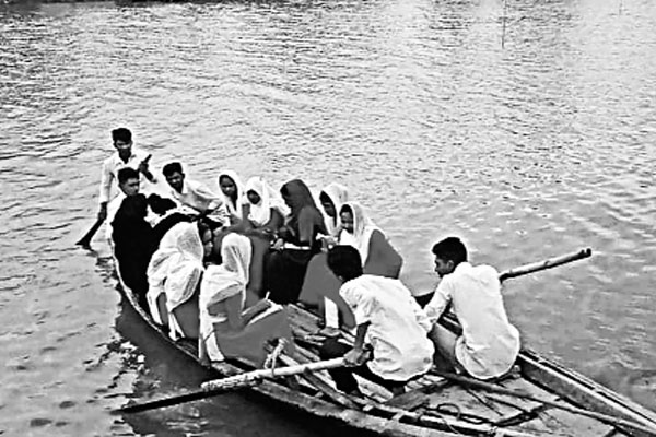 সেতুর অভাবে যত দুর্ভোগ