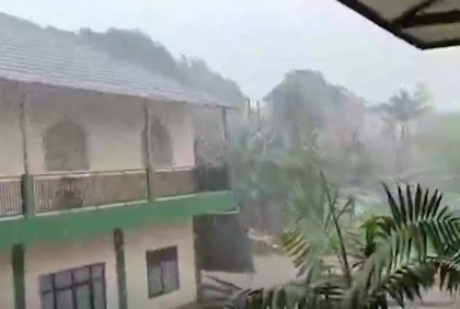 ইন্দোনেশিয়ায় স্কুলের দেয়াল ধসে তিন শিশুর মৃত্যু