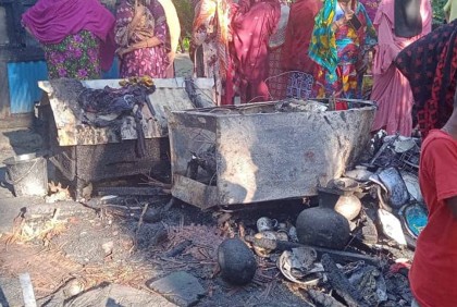 আগুনে পুড়ে গেছে কৃষকের ঘর