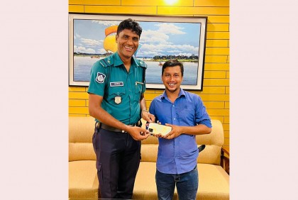 হারানো মোবাইল খুঁজে বের করাই নেশা এএসআই কাদিরের, উদ্ধার সাড়ে ৪ হাজার