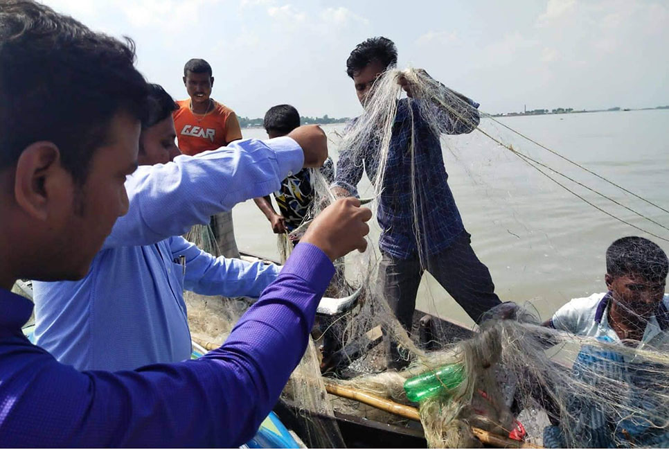 ইলিশ ধরায় ব্রাহ্মণবাড়িয়ায় ৫ জেলেকে জরিমানা
