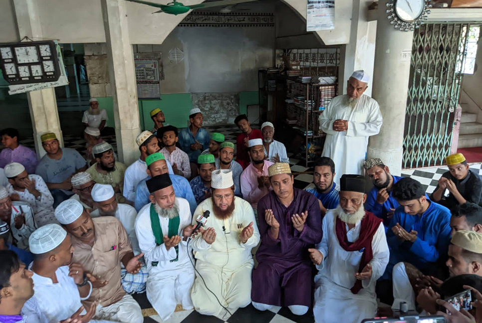 তথ্যমন্ত্রীর করোনা মুক্তির কামনায় চট্টগ্রামে দোয়া মাহফিল

