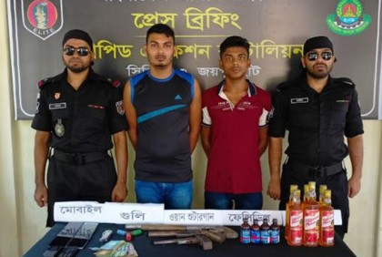 জয়পুরহাটে দুই অস্ত্র ব্যবসায়ী আটক 