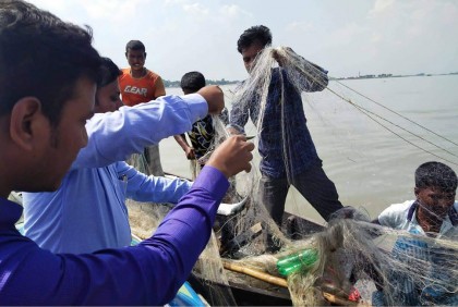 ইলিশ ধরায় ব্রাহ্মণবাড়িয়ায় ৫ জেলেকে জরিমানা