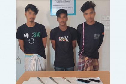 গাজীপুরে অস্ত্রসহ ৩ ডাকাত গ্রেফতার