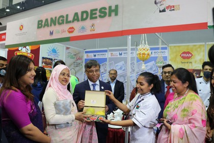 কুয়ালালামপুরে পণ্য প্রদর্শনী মেলা ঘুরে দেখলেন বাংলাদেশি রাষ্ট্রদূত