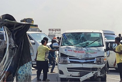 কাঁচপুরে মাইক্রোবাস-অটোরিকশা সংঘর্ষে নিহত বেড়ে ৫