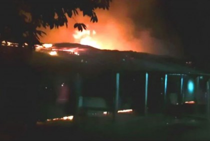 নাটোরে আগুনে ১৭ দোকান পুড়ে ছাই