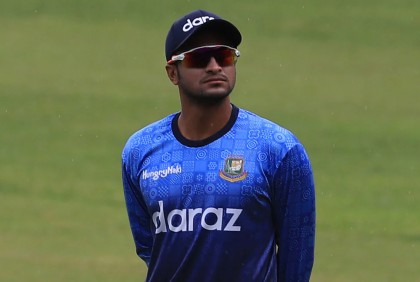 ডানহাতি-বাঁহাতি ফর্মুলার বৃত্তে সাকিব, নামলেন সাতে