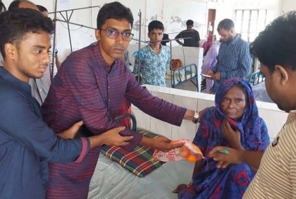 বরগুনায় ছাত্রলীগের খাদ্য সামগ্রী বিতরণ
