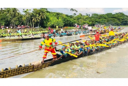 উজিরপুরে নৌকা বাইচ অনুষ্ঠিত