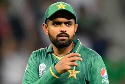 ব্যাটিং লাইনআপে দুর্ভাবনা, বাবরকে 'অন্যরকম' পরামর্শ 