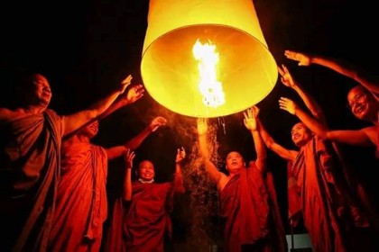 পাহাড়ে রঙিন প্রবারণা পূর্ণিমা