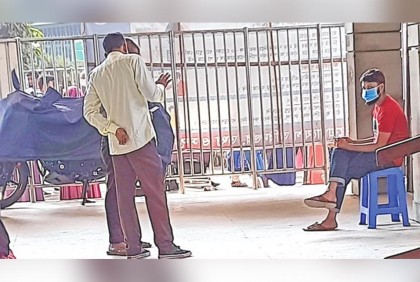দুদকের ফাঁদে ট্রেনের টিকিটের ৩ দালাল 

