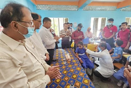 লক্ষ্মীপুরে আড়াই লাখ শিশু শিক্ষার্থীকে দেয়া হচ্ছে করোনার টিকা