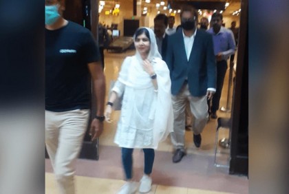 জন্মভূমির বন্যা কবলিত এলাকা পরিদর্শনে মালালা