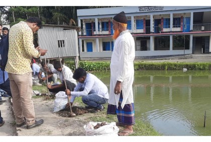 সুস্থ জীবনে ফিরে আসার শর্তে রাস্তার পাশে তালগাছ লাগালো ২০ আসামি