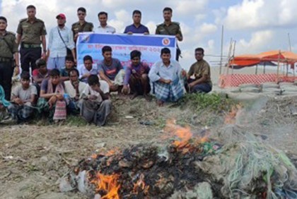 মা ইলিশ ধরার দায়ে ১৯ জেলের কারাদণ্ড
