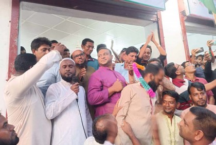 তালতলীতে বিএনপির ৩ শতাধিক নেতাকর্মীর আওয়ামী লীগে যোগদান