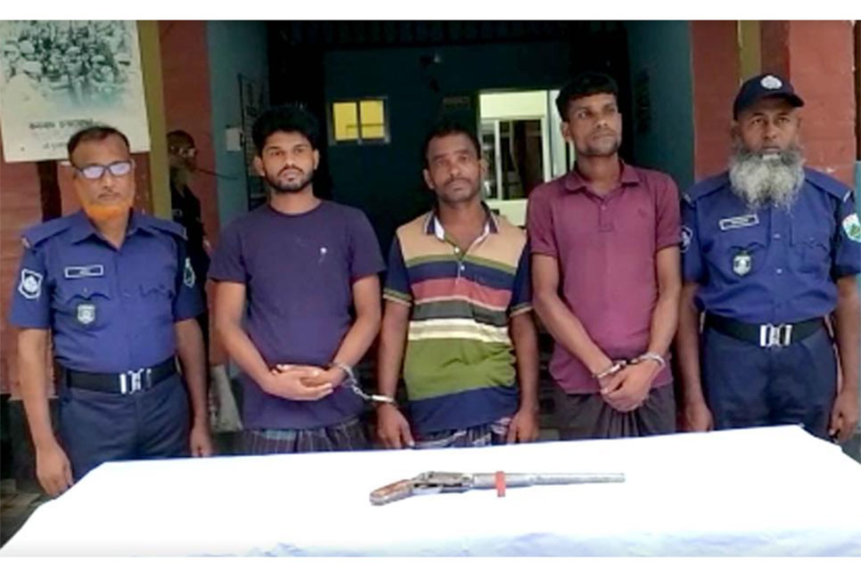 পাবনায় 
অস্ত্র ও গুলিসহ সর্বহারা পার্টির তিন সদস্য আটক