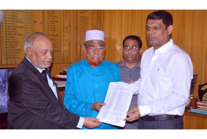 রংপুর জেলা পরিষদ নির্বাচনে
ভোটারদের মাঝে
 টাকা বিতরণের অভিযোগ