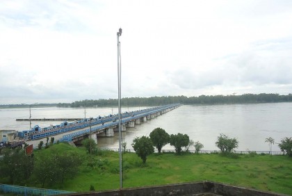 অসময়ে ফুঁসে উঠছে তিস্তা