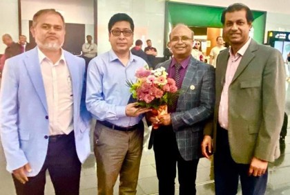 জনপ্রশাসন প্রতিমন্ত্রী ফরহাদ হোসেনকে ভিয়েনায় ফুলেল শুভেচ্ছা