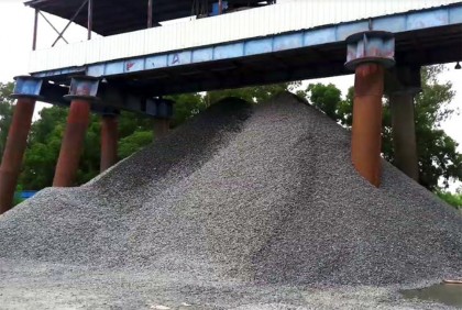 
মধ্যপাড়া খনিতে পাথর উত্তোলন শুরু
