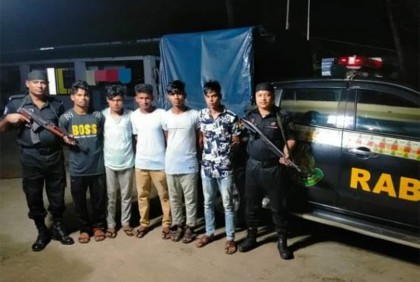 টেকনাফে র‍্যাবের অভিযানে ৫ রোহিঙ্গা ডাকাত আটক