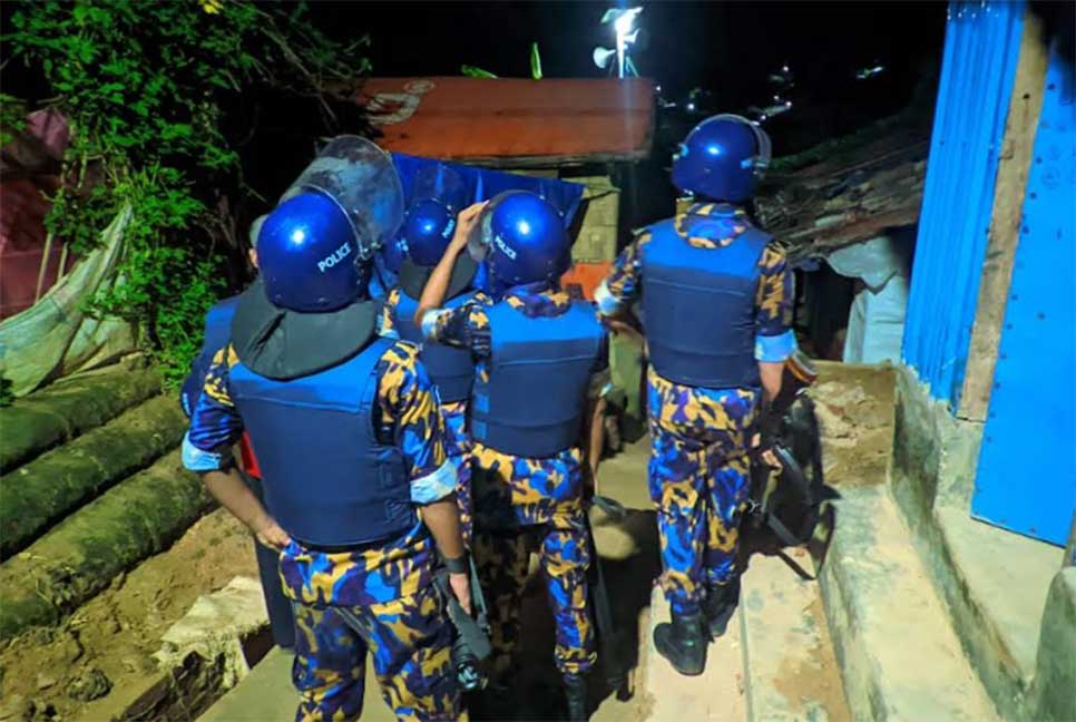 উখিয়ায় রোহিঙ্গা ক্যাম্পে দুষ্কৃতকারীদের হামলায় ব্লক মাঝি নিহত 


