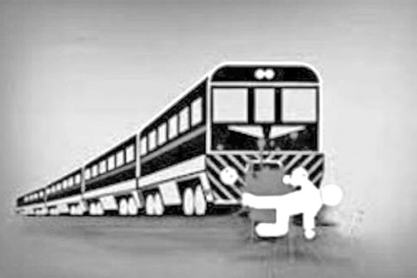 ট্রেনের ধাক্কায় প্রাণ গেল বৃদ্ধের