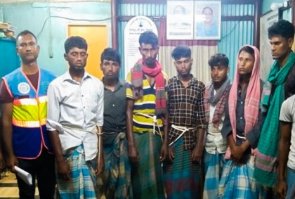 নিষেধাজ্ঞা অমান্য করে ইলিশ ধরায় ৩৫ জেলে আটক 