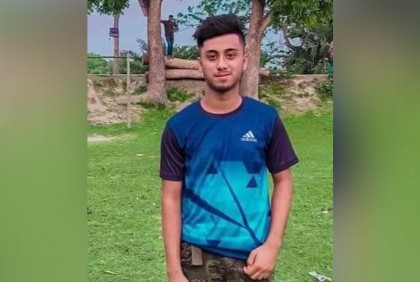 নিয়ন্ত্রণ হারিয়ে মোটরসাইকেল খাদে, প্রাণ গেল কিশোরের