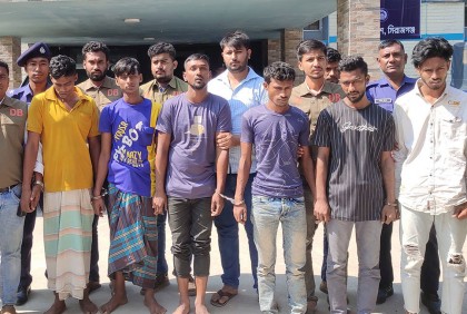 সিরাজগঞ্জে পুলিশের গাড়িতে ছিনতাইয়ের ঘটনায় আটক ৬