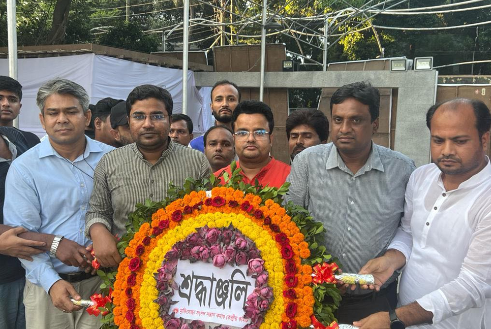 বঙ্গবন্ধুর প্রতিকৃতিতে মুক্তিযোদ্ধা সংসদ সন্তান কমান্ড কেন্দ্রীয় কমিটি’র শ্রদ্ধাঞ্জলি