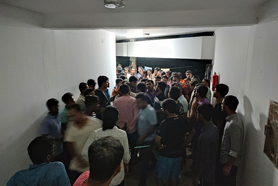 শাবিপ্রবিতে সিট দখল নিয়ে মধ্যরাতে ছাত্রলীগের সংঘর্ষ