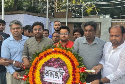 বঙ্গবন্ধুর প্রতিকৃতিতে মুক্তিযোদ্ধা সংসদ সন্তান কমান্ড কেন্দ্রীয় কমিটি’র শ্রদ্ধাঞ্জলি