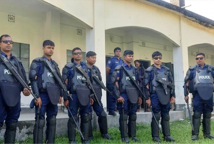 কঠোর নিরাপত্তায় গাইবান্ধায় ভোটগ্রহণ চলছে