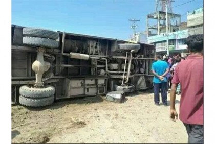 কুষ্টিয়ায় যাত্রীবাহী বাস উল্টে দুই তরুণী নিহত, আহত ৭