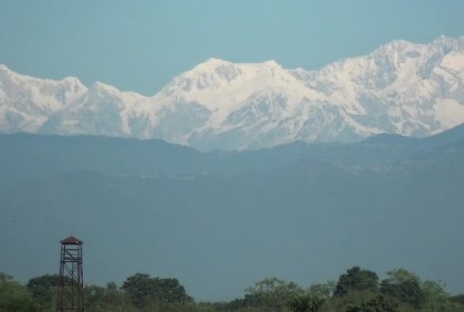 মুগ্ধতা ছড়াচ্ছে শুভ্র কাঞ্চনজঙ্ঘা