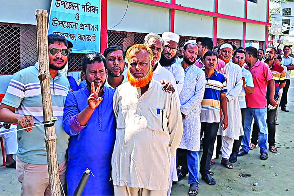 লড়াই হলো নিজেরা নিজেরাই