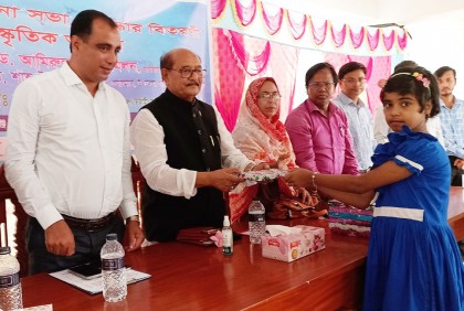 শেখ রাসেল দিবসে মোরেলগঞ্জে শিশুদের মাঝে পুরস্কার বিতরণ
