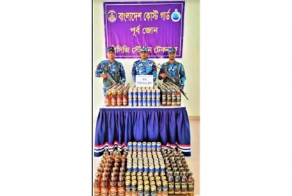 টেকনাফে কোস্টগার্ডের অভিযানে বিদেশী মদ ও বিয়ারসহ সিএনজি জব্দ