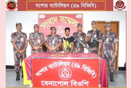 যুবকের শরীরে বিশেষ কায়দায় ‍লুকানো ১০৬টি স্বর্ণের বার উদ্ধার