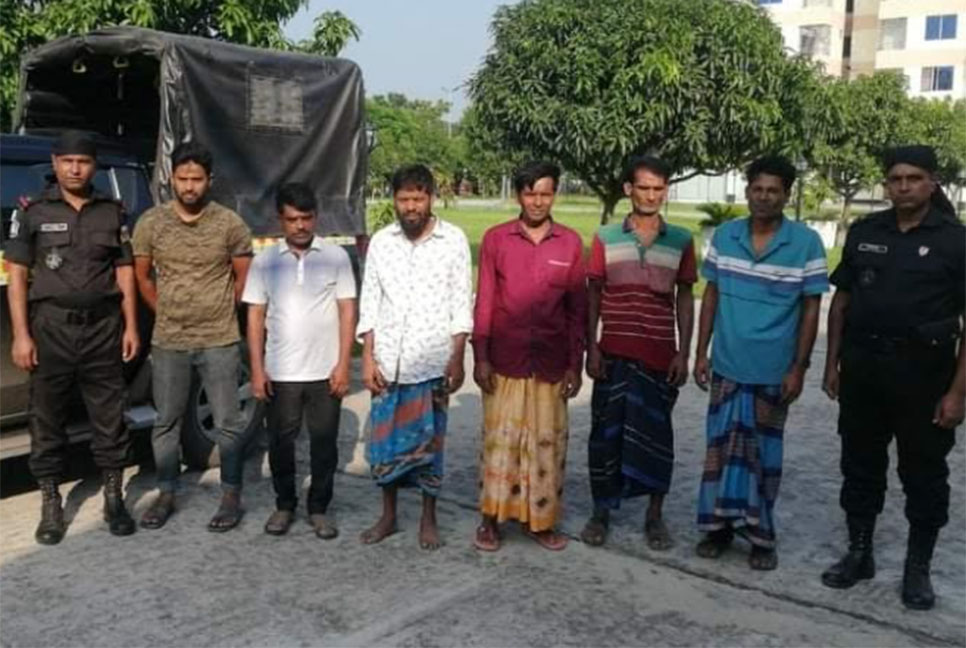 লালপুরে ইউপি সদস্যসহ প্রতারণা চক্রের ৬ জন আটক
