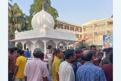 লালন ভক্তের ভিড়ে মুখর ছেঁউড়িয়ার আখড়াবাড়ি

