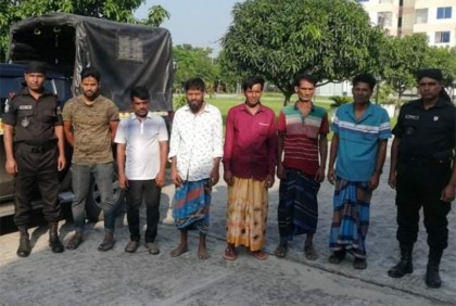 লালপুরে ইউপি সদস্যসহ প্রতারণা চক্রের ৬ জন আটক