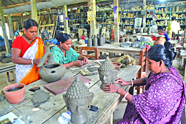 মাটির সামগ্রী যাচ্ছে ইউরোপ-মধ্যপ্রাচ্যে