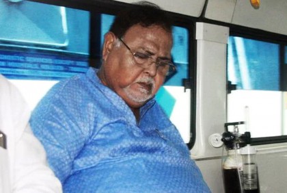 কেমন আছেন, বিচারকের এই প্রশ্নে যা করলেন পার্থ 

