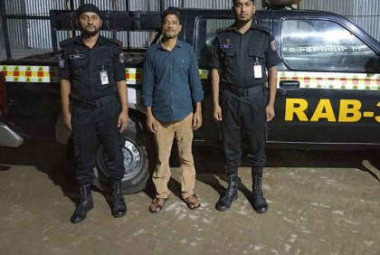 রাজধানীতে বিদেশি মদসহ কারবারি গ্রেফতার